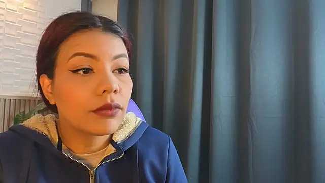 TiffanyWalk online show from April 2026 12:32:02 PM