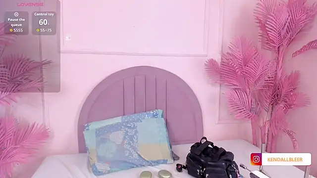 Kendallbleer online show from November 2025 12:06:01 PM