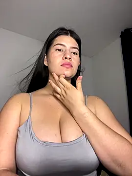 Saanvi21 online show from November 2025 11:38:02 PM