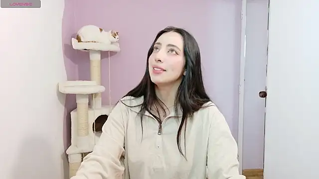 Snapshot of Rebbecawhite_meow chatting on February 2026 11:21:02 PM Rebbecawhite meow online show from February 2026 11:21:02 PM