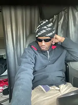 Sir-Tucker online show from November 2025 03:01:02 PM