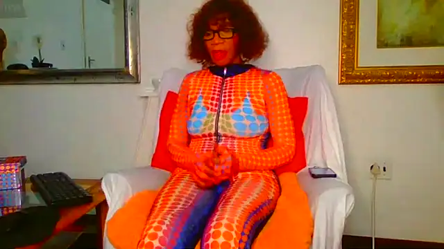 ModelZoee online show from November 2025 05:30:01 PM