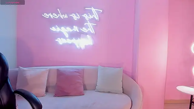 CandaseRussell online show from February 2026 08:10:01 PM