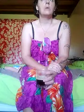 Snapshot of emiliemilf chatting on June 2026 08:29:02 PM emiliemilf online show from June 2026 08:29:02 PM