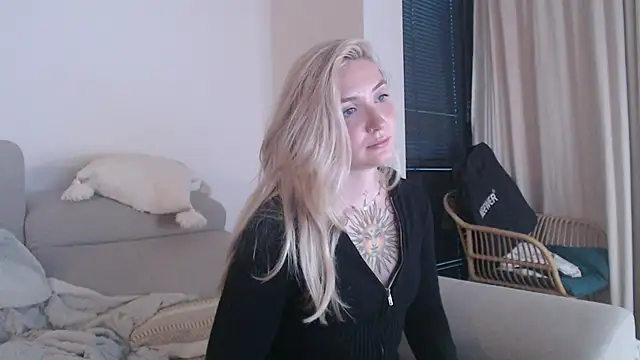 Snapshot of tattoobbgirl chatting on October 2025 05:19:02 PM tattoobbgirl online show from October 2025 05:19:02 PM