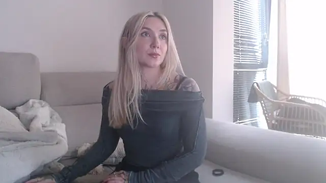 Snapshot of tattoobbgirl chatting on November 2025 02:16:01 PM tattoobbgirl online show from November 2025 02:16:01 PM