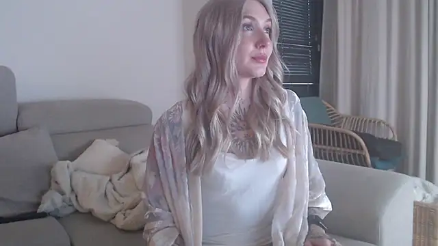 Snapshot of tattoobbgirl chatting on November 2025 04:40:02 PM tattoobbgirl online show from November 2025 04:40:02 PM