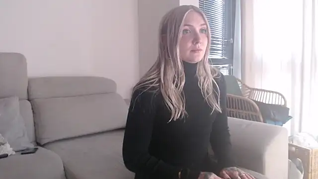 Snapshot of tattoobbgirl chatting on November 2025 04:10:02 PM tattoobbgirl online show from November 2025 04:10:02 PM