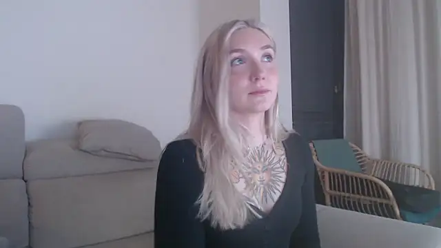 Snapshot of tattoobbgirl chatting on December 2025 06:37:02 PM tattoobbgirl online show from December 2025 06:37:02 PM