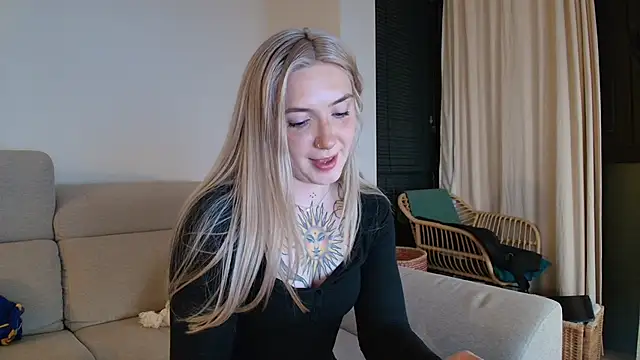 Snapshot of tattoobbgirl chatting on February 2026 06:50:01 PM tattoobbgirl online show from February 2026 06:50:01 PM