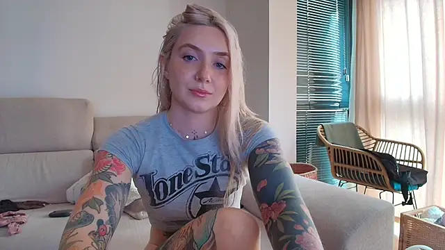 Snapshot of tattoobbgirl chatting on February 2026 04:13:02 PM tattoobbgirl online show from February 2026 04:13:02 PM