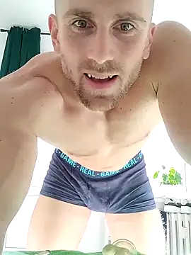 Snapshot of trainwithme chatting on October 2025 08:25:01 AM trainwithme online show from October 2025 08:25:01 AM