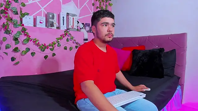  mia and mike  online show from March 2025 11:49:02 AM