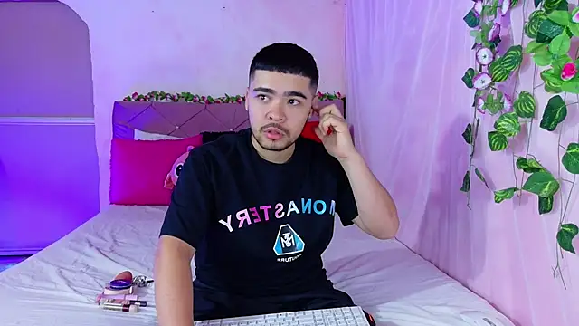  mia and mike  online show from September 2025 01:02:01 PM