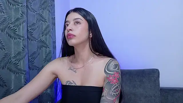 Misscarolsph online show from April 2026 10:07:02 PM