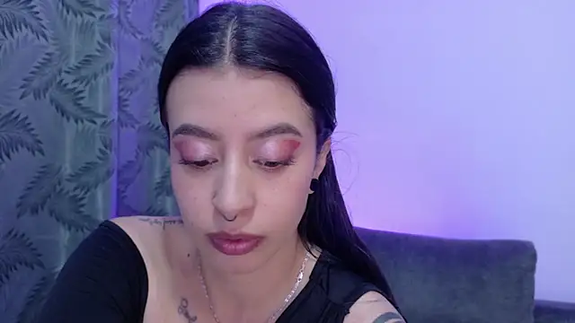 Misscarolsph online show from April 2026 07:04:02 PM