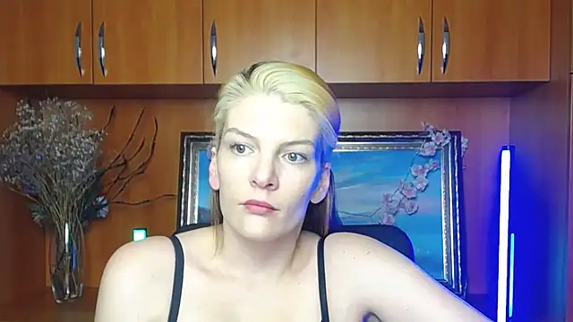 VanessaRey  online show from April 2026 04:45:01 PM