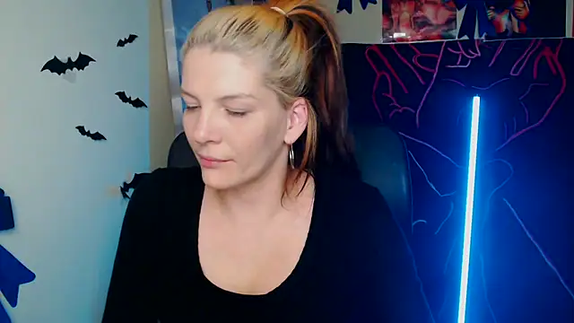 Snapshot of VanessaRey_ chatting on April 2026 06:16:02 AM VanessaRey online show from April 2026 06:16:02 AM