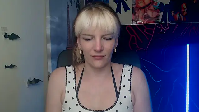 Snapshot of VanessaRey_ chatting on May 2026 04:23:02 PM VanessaRey online show from May 2026 04:23:02 PM