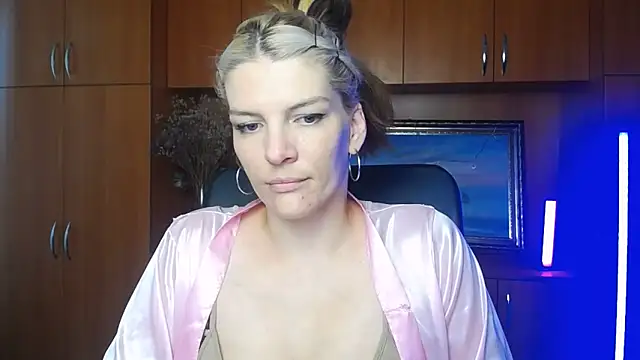 Snapshot of VanessaRey_ chatting on June 2026 06:52:02 AM VanessaRey online show from June 2026 06:52:02 AM