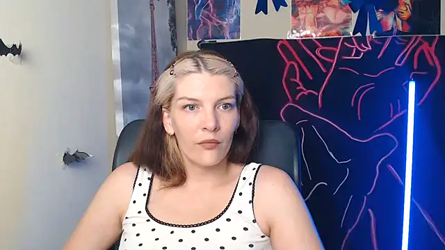Snapshot of VanessaRey_ chatting on June 2026 06:14:02 AM VanessaRey online show from June 2026 06:14:02 AM