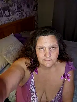 MissQueenBeex online show from November 2025 07:25:02 PM