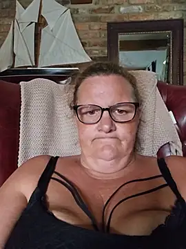 MissQueenBeex online show from July 2026 04:31:01 PM