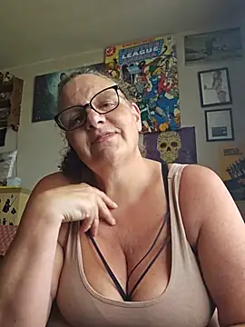 MissQueenBeex online show from July 2026 07:18:02 AM