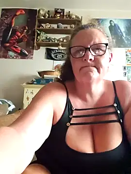 MissQueenBeex online show from August 2026 07:55:02 AM