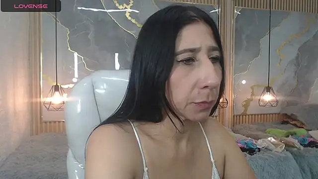 nei girl online show from October 2025 01:22:01 AM