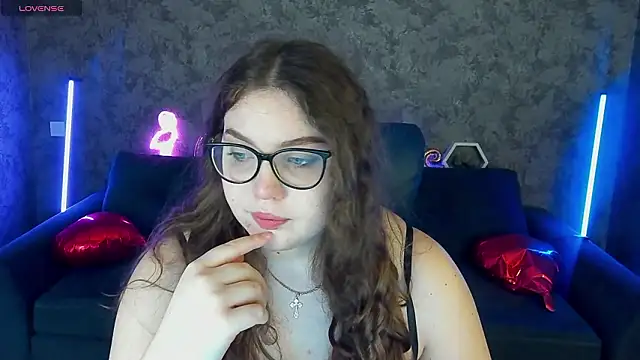 LuxSopphia online show from February 2026 07:56:01 PM