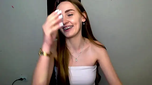 Snapshot of Doll_Angelina chatting on June 2026 05:52:02 AM Doll Angelina online show from June 2026 05:52:02 AM