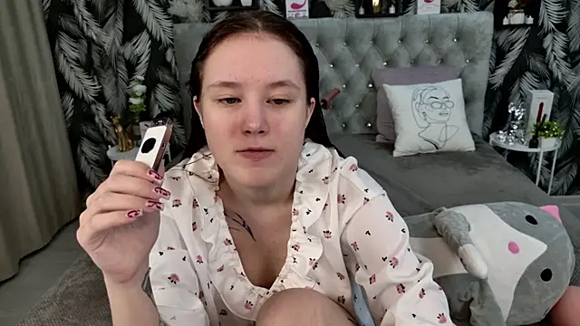 Snapshot of CarolineTenders chatting on January 2026 01:09:02 AM CarolineTenders online show from January 2026 01:09:02 AM