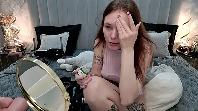 Snapshot of CarolineTenders chatting on February 2026 01:32:01 AM CarolineTenders online show from February 2026 01:32:01 AM