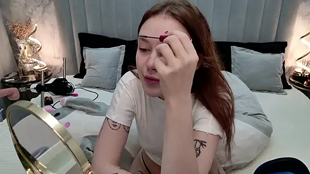 Snapshot of CarolineTenders chatting on February 2026 01:22:02 AM CarolineTenders online show from February 2026 01:22:02 AM