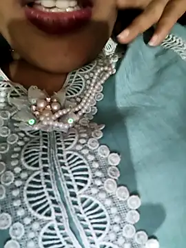 Eshwari Chopra online show from November 2025 05:04:01 PM