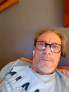 Snapshot of Deddyitalia3p chatting on October 2025 08:15:01 PM Deddyitalia3p online show from October 2025 08:15:01 PM