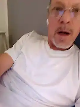 Snapshot of Deddyitalia3p chatting on October 2025 06:17:02 PM Deddyitalia3p online show from October 2025 06:17:02 PM