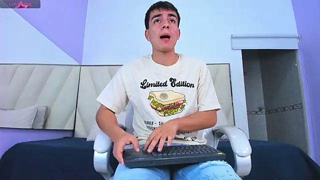 Hotboy21  online show from January 2026 03:34:02 AM