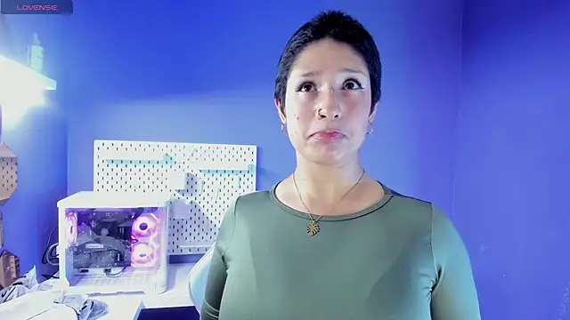 Elaine87  online show from November 2025 09:48:01 PM