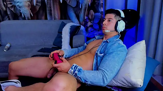 Lukas Green online show from November 2025 08:37:01 AM