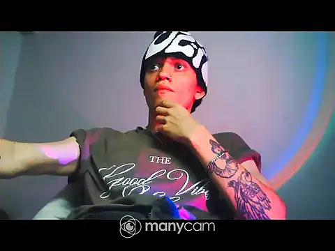 Snapshot of santihot089 chatting on October 2025 12:20:02 AM santihot089 online show from October 2025 12:20:02 AM