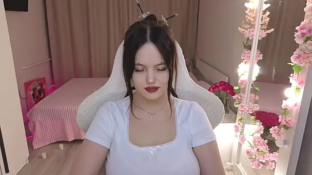 Betty  Davvis online show from October 2025 02:13:02 PM