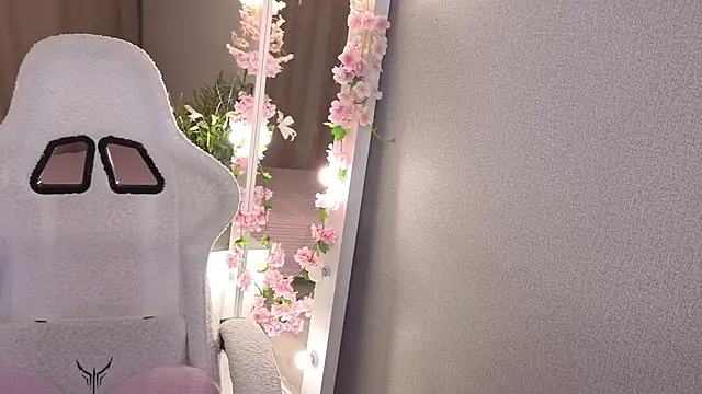 Betty  Davvis online show from November 2025 02:12:02 PM