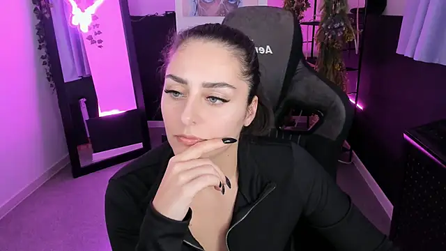 ValeriiMills online show from November 2025 04:40:01 PM