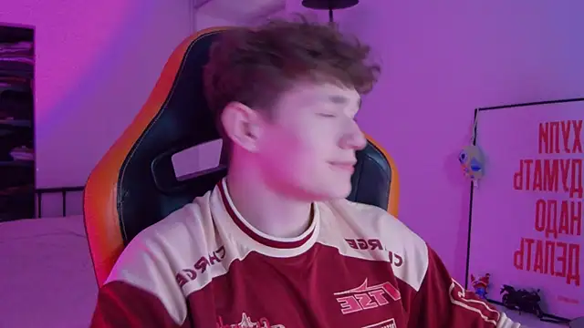 DanyDavis online show from October 2025 07:14:02 PM