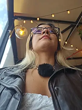 Pretty roxxyy online show from March 2026 02:44:02 PM