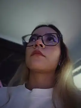 Pretty roxxyy online show from April 2026 11:37:01 AM