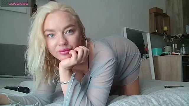 Snapshot of Eva___forever chatting on July 2026 06:47:02 AM Eva forever online show from July 2026 06:47:02 AM