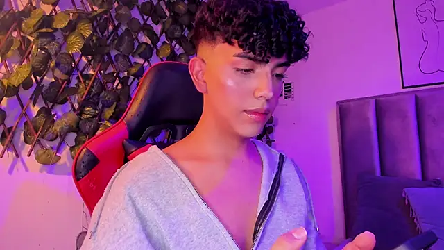 Niick Twink online show from September 2025 03:01:01 AM